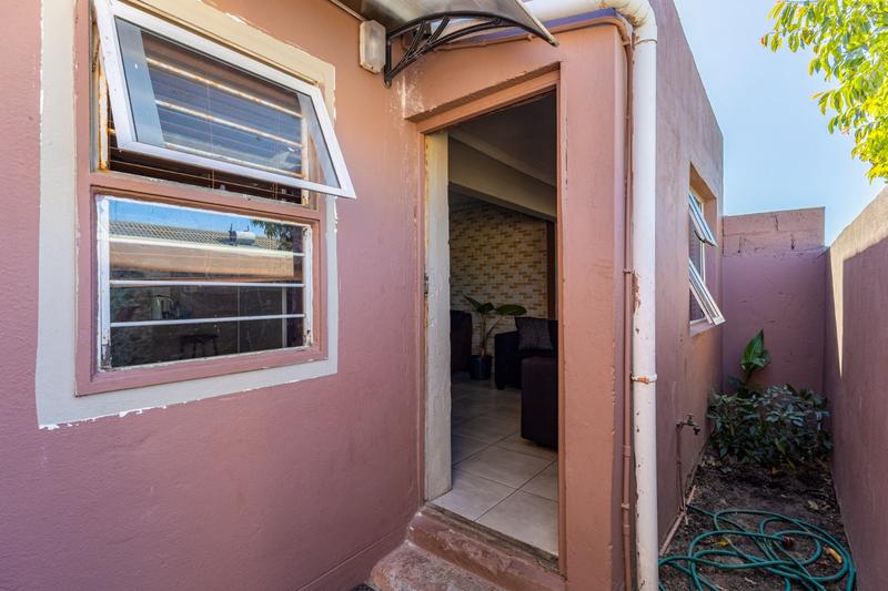 4 Bedroom Property for Sale in Pelican Park Western Cape